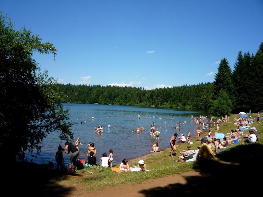 Le Gite Du Velay Bains Kültér fotó